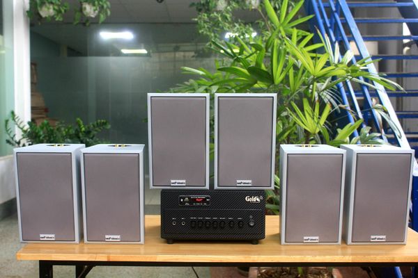 Loa treo tường, phát nhạc nền thông báo: Amply A384 Goldsound 2 vùng âm lượng 380w + 6 loa Goldsound V58C 58w, loa được thiết kế riêng cho quán, bật lớn không tạp âm, miễn phí công lắp đặt, bảo hành dài hạn 5 năm.