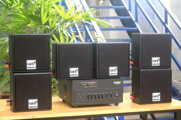 Dàn Amply A384 + 6 V23, Amply 2 vùng âm lượng, loa được thiết kế riêng cho quán, bật lớn không tạp âm, bảo hành dài hạn 5 năm.