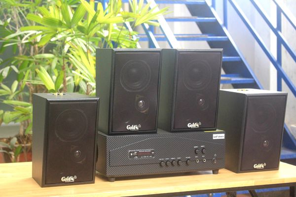 Loa treo tường, phát nhạc nền thông báo: A917 Goldsound 2 vùng âm lượng 1200w + 4 loa Goldsound V40C 40w, loa được thiết kế riêng cho quán, bật lớn không tạp âm, miễn phí công lắp đặt, bảo hành dài hạn 5 năm.