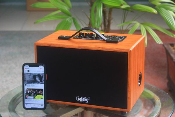Loa nghe nhạc di động D99P, công suất 50w, pin 8 - 12h, bass 4 inch, 1 treble, bluetooth 5.0, 2 cổng cắm Micro, cổng rca, khe usb, thiết kế loa thùng gỗ cao 20 cm, rộng 32 cm, sâu 20 cm. Bảo hành 12 tháng