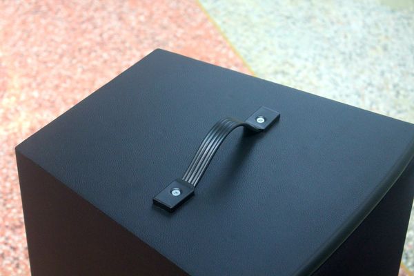 Loa di động D230PU, pin 4 - 6 tiếng, công suất 230w, bass 25 inch, 1 treble, bluetooth 5.0, cổng cắm Micro, cổng rca, khe usb, thiết kế loa thùng gỗ, cao 57.25 cm, rộng 35.5 cm, sâu 36 cm. Bảo hành 12 tháng