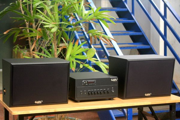 Dàn loa treo tường: Amply A384 Goldsound 2 vùng âm lượng 380w + 2 loa Goldsound V130 130w, loa được thiết kế riêng cho quán, bật lớn không tạp âm, miễn phí công lắp đặt, bảo hành dài hạn 5 năm