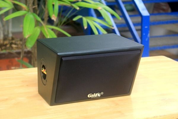 Loa vệ tinh sân vườn Goldsound V50NT-PU (ngoài trời, sl 1 chiếc), công suất 50w, thiết kế chống nước, loa bass 4 inch, treble 2 inch, kích thước rộng 26 cm, cao 17 cm, sâu 20 cm, phủ da cao cấp, bảo hành 12 tháng.