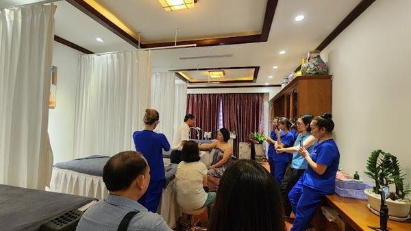 Loa Goldsound cho Thủy Liệu Pháp Seba, Đống Đa, Hà Nội, amply 2 kênh 380w, bluetooth 5.0, 8 loa 13w, loa được thiết kế riêng cho quán, bật lớn không tạp âm, miễn phí công lắp đặt, bảo hành dài hạn 5 năm