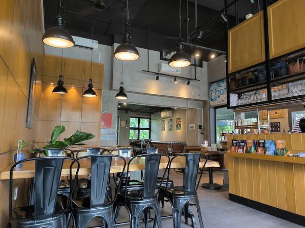 Loa Goldsound Dolphy Café Mỹ Toàn Coffee, loa được thiết kế riêng cho quán, bật lớn không tạp âm, miễn phí công lắp đặt, bảo hành dài hạn 5 năm