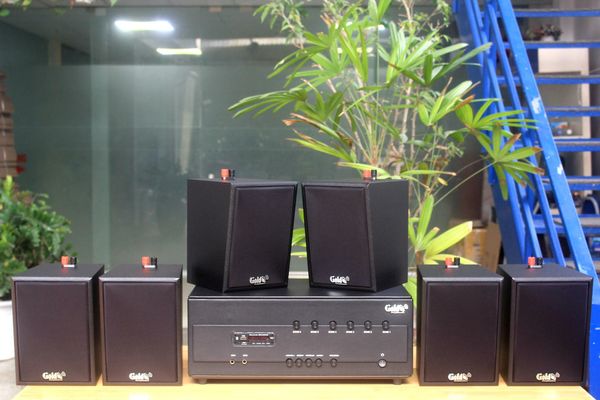 Dàn loa treo tường: Amply A384PU-6K Goldsound 6 vùng âm lượng 1200w + 6 loa Goldsound V25C, Amply 4 - 6 vùng âm lượng, loa được thiết kế riêng cho quán, bật lớn không tạp âm, miễn phí công lắp đặt, bảo hành dài hạn 5 năm.