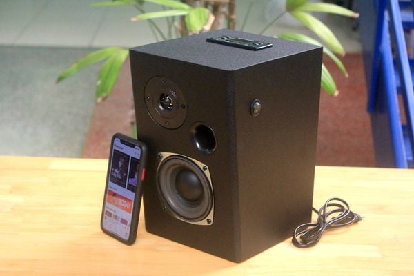 Loa Goldsound G23-A, công suất 40w, Bass 4 inch, Tress 2 inch, bluetooth 5.0, cổng rca, khe usb, thiết kế loa thùng gỗ cao 28 cm, rộng 18 cm, sâu 22.5 cm. Bảo hành 12 tháng