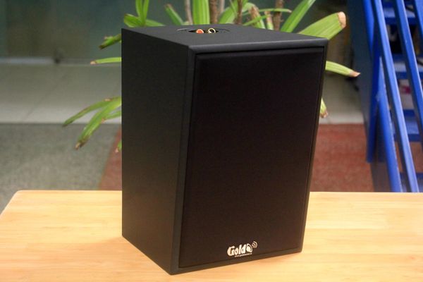 Dàn loa treo tường thông báo phát nhạc nền tự động: Amply A938PU-2K Goldsound 2 vùng âm lượng 1500w + 4 loa Goldsound V70C-PU 70w, loa được thiết kế riêng cho quán, bật lớn không tạp âm