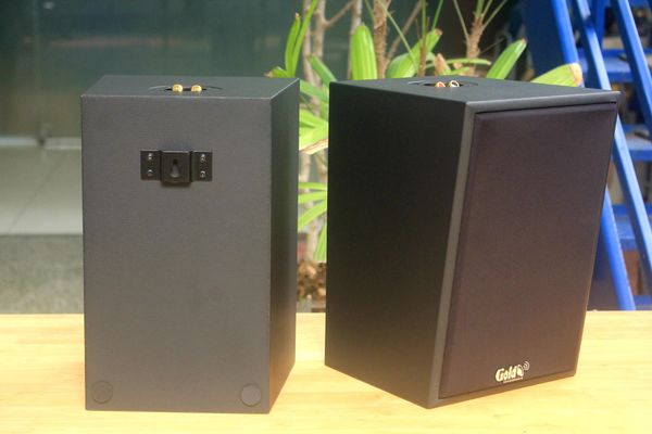 Loa Goldsound vệ tinh treo tường V70C-PU_TH (số lượng 01 loa), công suất 70w, loa Bass 5.25 inch, treble 10 cm, kích thước rộng 22.5 cm, cao 32.5 cm, sâu 24.5 cm, phủ da cao cấp, bảo hành dài hạn 5 năm.