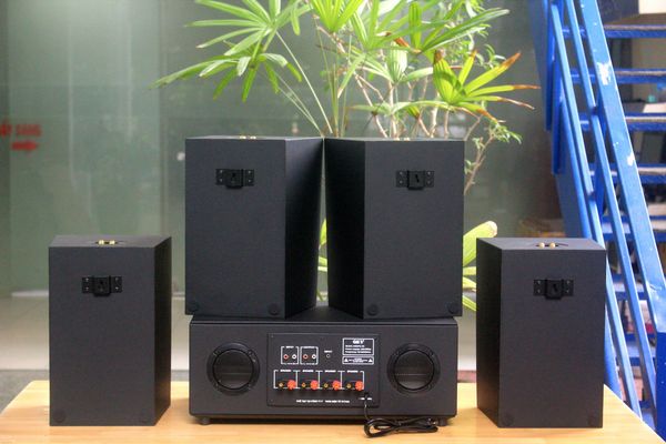 Dàn loa treo tường thông báo phát nhạc nền tự động: Amply A384PU-4K Goldsound 4 vùng âm lượng 800w + 4 loa Goldsound V70C-PU 70w, Amply 4 - 6 vùng âm lượng, loa được thiết kế riêng cho quán, bật lớn không tạp âm