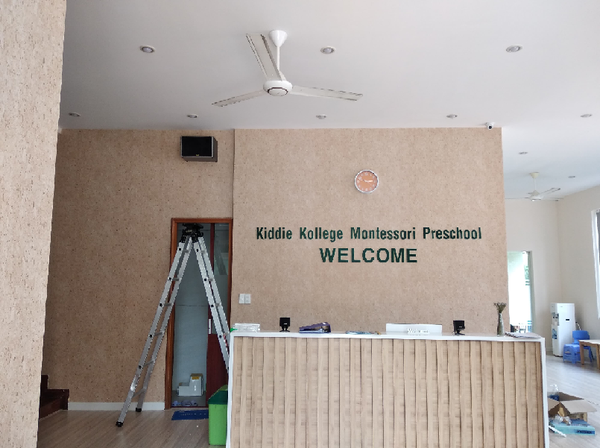 Loa cho trường học Kiddie Kollege Montessori Preschool: Âm ly có thể điều chỉnh được âm lượng của âm thanh phát ra cho từng khu vực trong lớp, âm thanh luôn rõ ràng, chuyên cho giảng dạy.