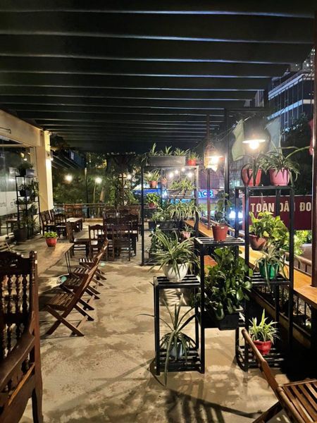 Hệ thống âm thanh cho AHA CAFE Nguyễn Khuyến, Amply 4 - 6 vùng âm lượng, loa được thiết kế riêng cho quán, bật lớn không tạp âm, miễn phí công lắp đặt, bảo hành dài hạn 5 năm.