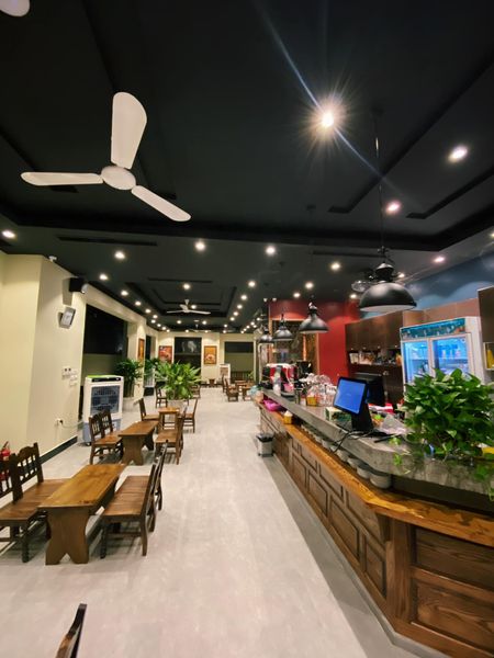 Hệ thống âm thanh cho Aha Cafe Vinhomes Riverside, Amply 4 - 6 vùng âm lượng, loa được thiết kế riêng cho quán, bật lớn không tạp âm, miễn phí công lắp đặt, bảo hành dài hạn 5 năm.