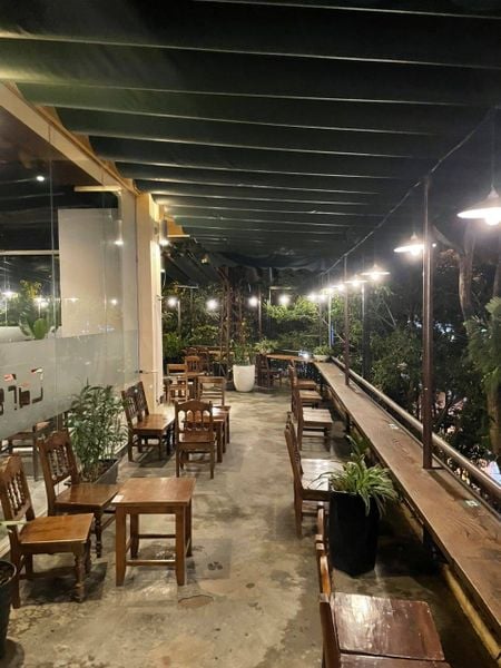 Hệ thống âm thanh cho AHA CAFE Nguyễn Khuyến, Amply 4 - 6 vùng âm lượng, loa được thiết kế riêng cho quán, bật lớn không tạp âm, miễn phí công lắp đặt, bảo hành dài hạn 5 năm.