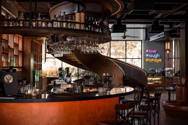 Loa Goldsound cho quán Bar La Haye Dimond, Amply 4 - 6 vùng âm lượng, loa được thiết kế riêng cho không gian quán, miễn phí công lắp đặt, bảo hành dài hạn 5 năm.
