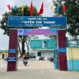 Loa cho Trường TH Nguyễn Chí Thanh: Âm ly có thể điều chỉnh được âm lượng của âm thanh phát ra cho từng khu vực trong lớp, âm thanh luôn rõ ràng, chuyên cho giảng dạy.