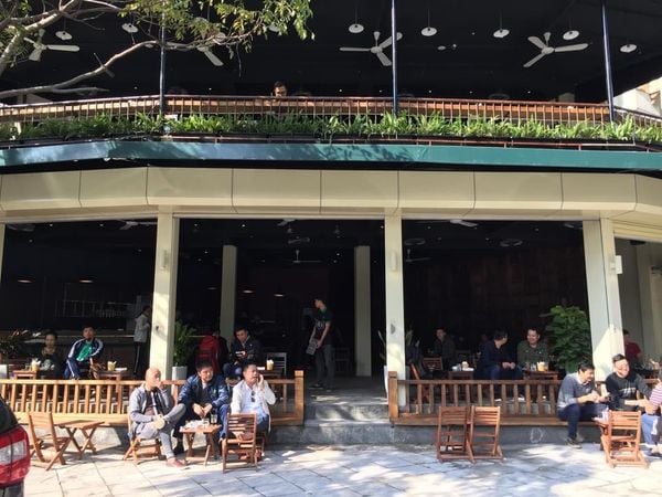 Hệ thống âm thanh cho Aha Cafe Trung Kính, Amply 4 - 6 vùng âm lượng, loa được thiết kế riêng cho quán, bật lớn không tạp âm, miễn phí công lắp đặt, bảo hành dài hạn 5 năm.