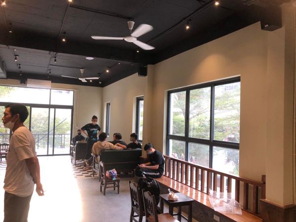 Hệ thống âm thanh cho AHA Cafe Triều Khúc, Amply 4 - 6 vùng âm lượng, loa được thiết kế riêng cho quán, bật lớn không tạp âm, miễn phí công lắp đặt, bảo hành dài hạn 5 năm.