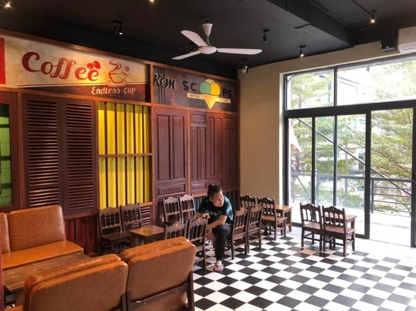 Hệ thống âm thanh cho AHA Cafe Triều Khúc, Amply 4 - 6 vùng âm lượng, loa được thiết kế riêng cho quán, bật lớn không tạp âm, miễn phí công lắp đặt, bảo hành dài hạn 5 năm.