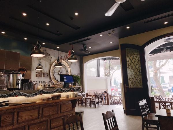 Loa thông báo, phát nhạc nền tự động Goldsound cho Aha Cafe Vinhomes Riverside, Amply 4 - 6 vùng âm lượng, loa được thiết kế riêng cho quán, bật lớn không tạp âm, miễn phí công lắp đặt, bảo hành dài hạn 5 năm.