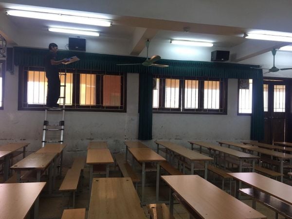 Loa cho Trường Đại Học Nội Vụ Hà Nội: Âm ly có thể điều chỉnh được âm lượng của âm thanh phát ra cho từng khu vực trong lớp, âm thanh luôn rõ ràng, chuyên cho giảng dạy.