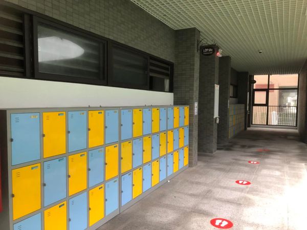 Loa cho trường THCS Cầu Giấy: Âm ly có thể điều chỉnh được âm lượng của âm thanh phát ra cho từng khu vực trong lớp, âm thanh luôn rõ ràng, chuyên cho giảng dạy.