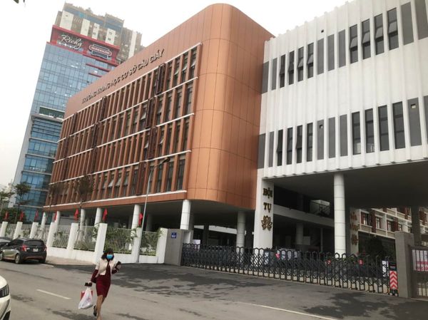 Loa cho trường THCS Cầu Giấy: Âm ly có thể điều chỉnh được âm lượng của âm thanh phát ra cho từng khu vực trong lớp, âm thanh luôn rõ ràng, chuyên cho giảng dạy.