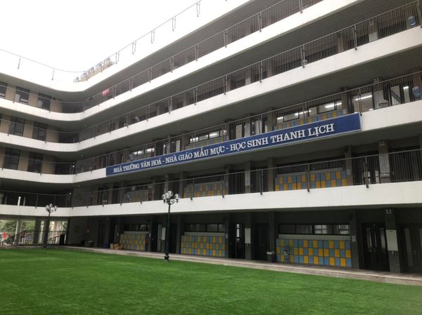 Loa cho trường THCS Cầu Giấy: Âm ly có thể điều chỉnh được âm lượng của âm thanh phát ra cho từng khu vực trong lớp, âm thanh luôn rõ ràng, chuyên cho giảng dạy.