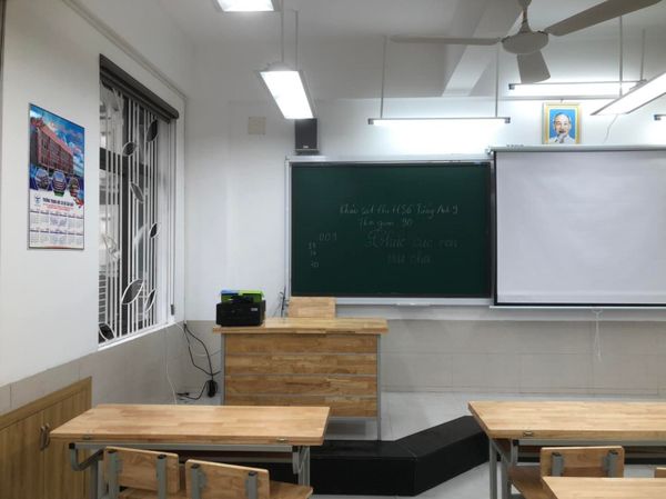 Loa cho trường THCS Cầu Giấy: Âm ly có thể điều chỉnh được âm lượng của âm thanh phát ra cho từng khu vực trong lớp, âm thanh luôn rõ ràng, chuyên cho giảng dạy.