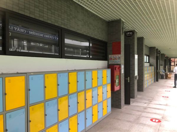 Loa cho trường THCS Cầu Giấy: Âm ly có thể điều chỉnh được âm lượng của âm thanh phát ra cho từng khu vực trong lớp, âm thanh luôn rõ ràng, chuyên cho giảng dạy.