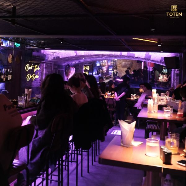 Loa Goldsound cho quán Bar Totem Cocktails& Co, Hoàn Kiếm, Hà Nội, amply 2 kênh 900w, bluetooth 5.0, loa V130-130w, loa được thiết kế riêng cho quán, bật lớn không tạp âm, miễn phí công lắp đặt, bảo hành dài hạn 5 năm