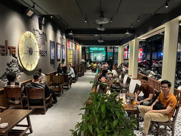 Hệ thống âm thanh cho AHA Coffee, Trung Hoà, Amply 4 - 6 vùng âm lượng, loa được thiết kế riêng cho quán, bật lớn không tạp âm, miễn phí công lắp đặt, bảo hành dài hạn 5 năm.