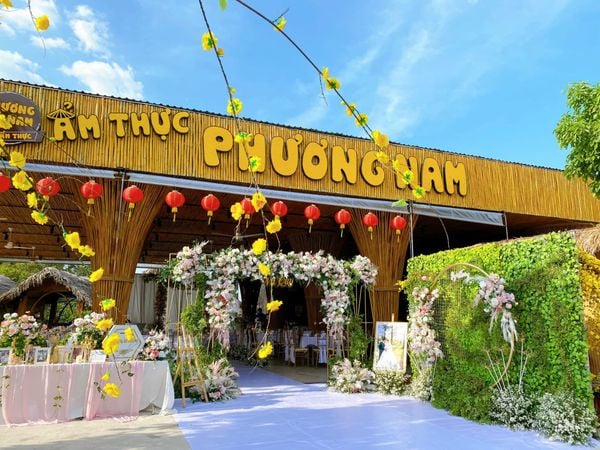 Loa Goldsound lắp đặt âm thanh cho Ẩm thực Phương Nam Long Thành, loa được thiết kế riêng cho quán, bật lớn không tạp âm, miễn phí công lắp đặt, bảo hành dài hạn 5 năm