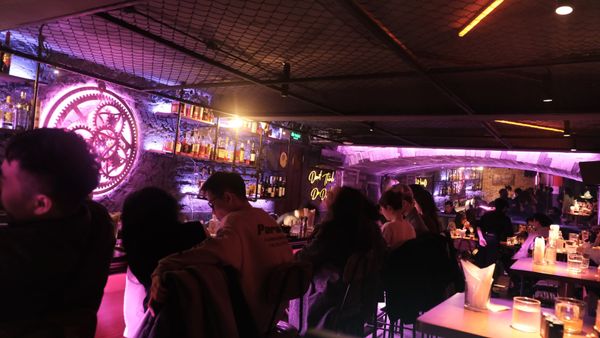 Loa Goldsound cho quán Bar Totem Cocktails& Co, Hoàn Kiếm, Hà Nội, amply 2 kênh 900w, bluetooth 5.0, loa V130-130w, loa được thiết kế riêng cho quán, bật lớn không tạp âm, miễn phí công lắp đặt, bảo hành dài hạn 5 năm