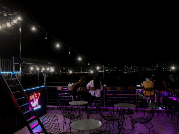 Loa cho quán bar sân thượng The Dawn Rooftop Thủ Đức, Amply 4 - 6 vùng âm lượng, loa được thiết kế riêng cho quán, bật lớn không tạp âm, miễn phí công lắp đặt, bảo hành dài hạn 5 năm.