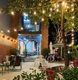 Lắp đặt âm thanh cho quán Nhà Ngói Cafe Q2, Amply 4 - 6 vùng âm lượng, loa được thiết kế riêng cho quán, bật lớn không tạp âm, miễn phí công lắp đặt, bảo hành dài hạn 5 năm.