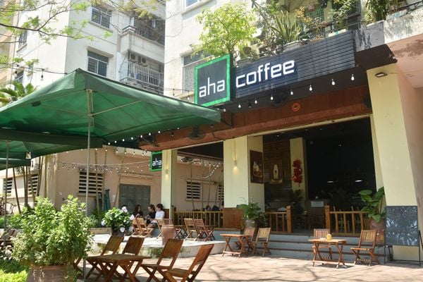 Hệ thống âm thanh cho quán AHA Cafe tại Long Biên, Amply 4 - 6 vùng âm lượng, loa được thiết kế riêng cho quán, bật lớn không tạp âm, miễn phí công lắp đặt, bảo hành dài hạn 5 năm.