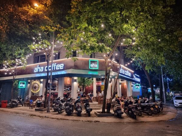 Loa cho Aha Cafe KĐT Xa La, Hà Đông, Amply 4 - 6 vùng âm lượng, loa được thiết kế riêng cho quán, bật lớn không tạp âm, miễn phí công lắp đặt, bảo hành dài hạn 5 năm.