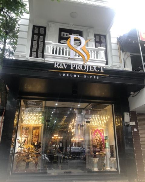 Loa Goldsound cho Cửa hàng đồ thủ công mỹ nghệ bằng thuỷ tinh R&V PROJECT, Hà Nội, Amply 4 - 6 vùng âm lượng, loa được thiết kế riêng cho không gian quán, miễn phí công lắp đặt, bảo hành dài hạn 5 năm.
