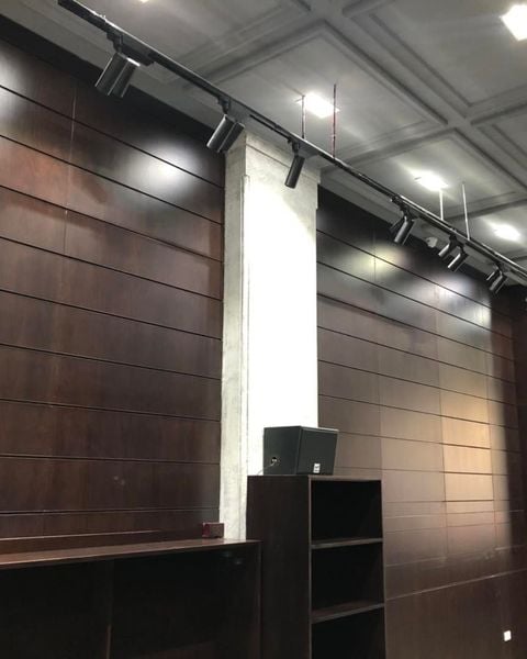 Loa Goldsound cho Cửa hàng đồ thủ công mỹ nghệ bằng thuỷ tinh R&V PROJECT, Hà Nội, Amply 4 - 6 vùng âm lượng, loa được thiết kế riêng cho không gian quán, miễn phí công lắp đặt, bảo hành dài hạn 5 năm.