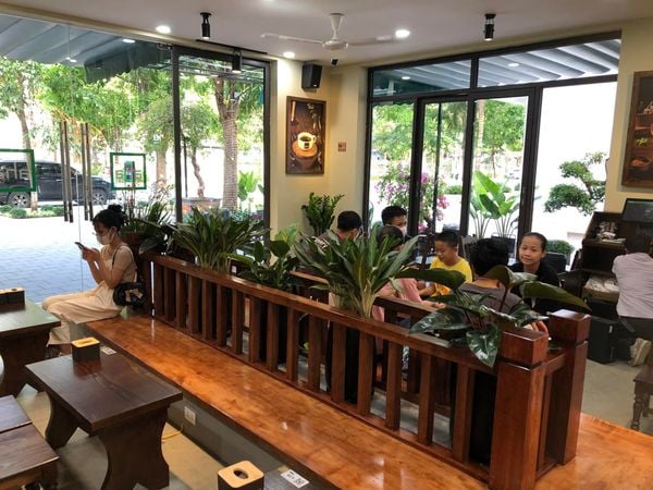 Loa cho quán AHA Cafe Ecopark, Amply 4 - 6 vùng âm lượng, loa được thiết kế riêng cho quán, bật lớn không tạp âm, miễn phí công lắp đặt, bảo hành dài hạn 5 năm.