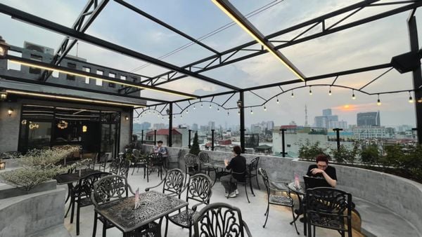 Loa Goldsound cho Hélios Sky View Cafe, Đoàn Thị Điểm, Đống Đa, Amply 4 - 6 vùng âm lượng, loa được thiết kế riêng cho không gian quán, miễn phí công lắp đặt, bảo hành dài hạn 5 năm.