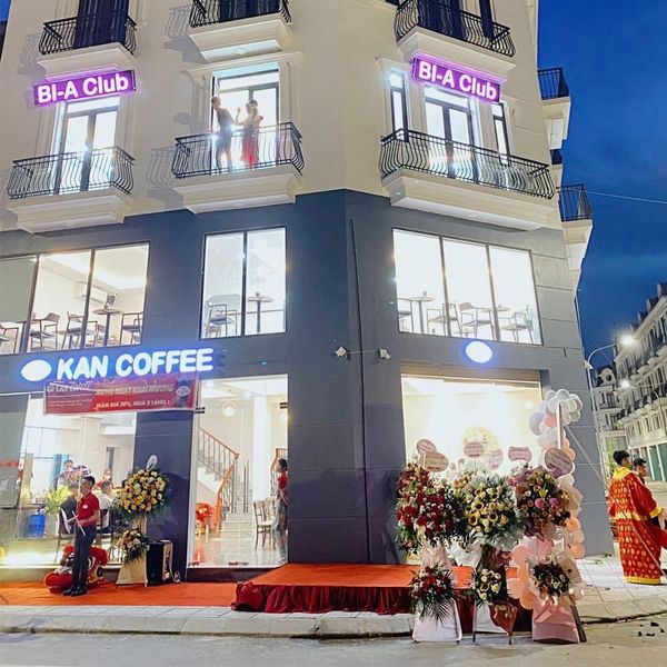 Hệ thống âm thanh quán KAN Coffee house, Amply 4 - 6 vùng âm lượng, loa được thiết kế riêng cho quán, bật lớn không tạp âm, miễn phí công lắp đặt, bảo hành dài hạn 5 năm.