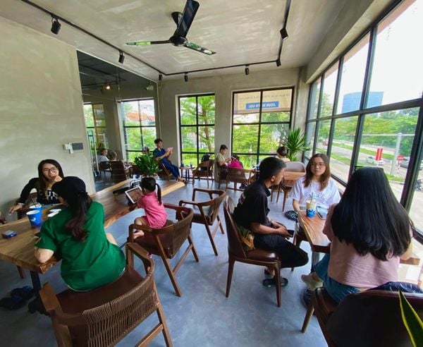 Loa Goldsound cho Dolphy Café, Tân Phong, Q7, HCM, Amply 4 - 6 vùng âm lượng, loa được thiết kế riêng cho quán, bật lớn không tạp âm, miễn phí công lắp đặt, bảo hành dài hạn 5 năm.