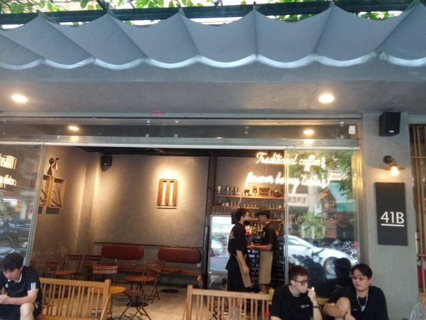 Loa Goldsound cho Mành Cafe  41B Triệu Việt Vương, Amply 4 - 6 vùng âm lượng, loa được thiết kế riêng cho quán, bật lớn không tạp âm, miễn phí công lắp đặt, bảo hành dài hạn 5 năm.