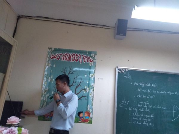 Loa cho trường học THCS Đống Đa, Hà Nội: Âm ly có thể điều chỉnh được âm lượng của âm thanh phát ra cho từng khu vực trong lớp, âm thanh luôn rõ ràng, chuyên cho giảng dạy.