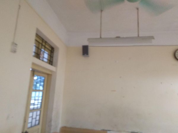 Loa cho trường học THCS Đống Đa, Hà Nội: Âm ly có thể điều chỉnh được âm lượng của âm thanh phát ra cho từng khu vực trong lớp, âm thanh luôn rõ ràng, chuyên cho giảng dạy.