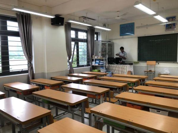 Loa cho Trường học Tiểu Học Nghĩa Đô: Âm ly có thể điều chỉnh được âm lượng của âm thanh phát ra cho từng khu vực trong lớp, âm thanh luôn rõ ràng, chuyên cho giảng dạy.