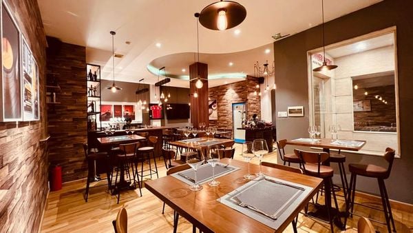 Loa Goldsound cho Winner Bistro & Bar, Tân Bình, TP. HCM, loa được thiết kế riêng cho quán, bật lớn không tạp âm, miễn phí công lắp đặt, bảo hành dài hạn 5 năm