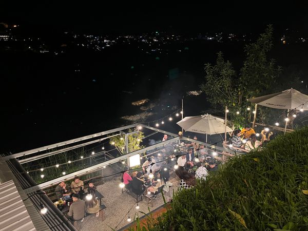 Hệ thống âm thanh nhà hàng cho Quán Nướng Chill in Dalat, Lâm Đồng, Amply 4 - 6 vùng âm lượng, loa được thiết kế riêng cho quán, bật lớn không tạp âm, miễn phí công lắp đặt, bảo hành dài hạn 5 năm.